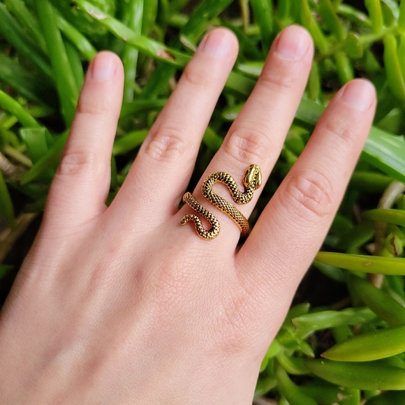 New Classic Gold Snake Ring - Picture 10 of 11